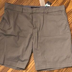 Gray Tommy Hilfiger Hollywood 9inch shorts, size 16